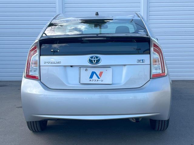 プリウス Ｌ　ＳＤナビ　バックカメラ　スマートキー　純正１５インチアルミ　オートライト　オートエアコン　ＣＤ　ＤＶＤ再生（15枚目）