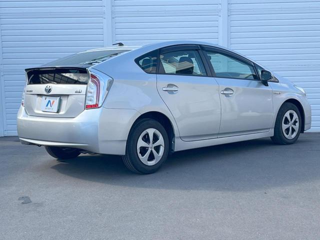 プリウス Ｌ　ＳＤナビ　バックカメラ　スマートキー　純正１５インチアルミ　オートライト　オートエアコン　ＣＤ　ＤＶＤ再生（17枚目）