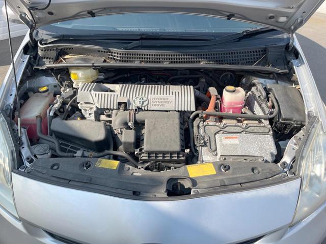 プリウス Ｌ　ＳＤナビ　バックカメラ　スマートキー　純正１５インチアルミ　オートライト　オートエアコン　ＣＤ　ＤＶＤ再生（18枚目）