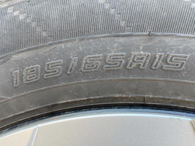 プリウス Ｌ　ＳＤナビ　バックカメラ　スマートキー　純正１５インチアルミ　オートライト　オートエアコン　ＣＤ　ＤＶＤ再生（25枚目）