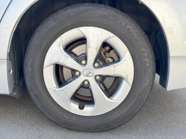 プリウス Ｌ　ＳＤナビ　バックカメラ　スマートキー　純正１５インチアルミ　オートライト　オートエアコン　ＣＤ　ＤＶＤ再生（27枚目）