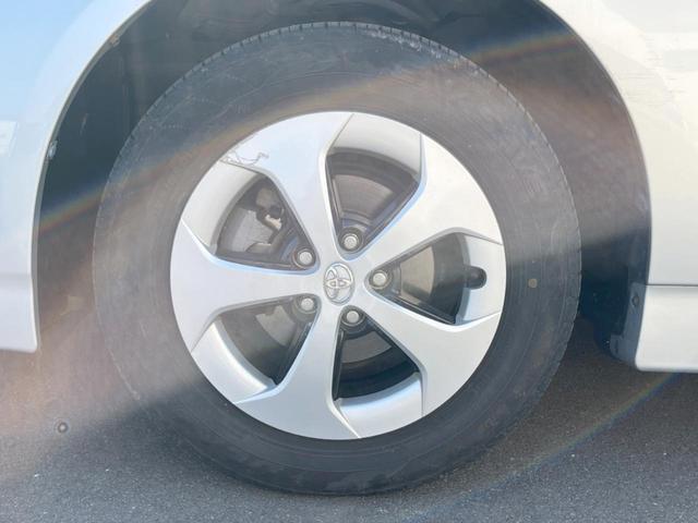 プリウス Ｌ　ＳＤナビ　バックカメラ　スマートキー　純正１５インチアルミ　オートライト　オートエアコン　ＣＤ　ＤＶＤ再生（28枚目）