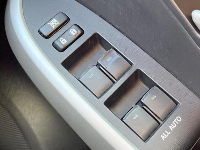 プリウス Ｌ　ＳＤナビ　バックカメラ　スマートキー　純正１５インチアルミ　オートライト　オートエアコン　ＣＤ　ＤＶＤ再生（29枚目）