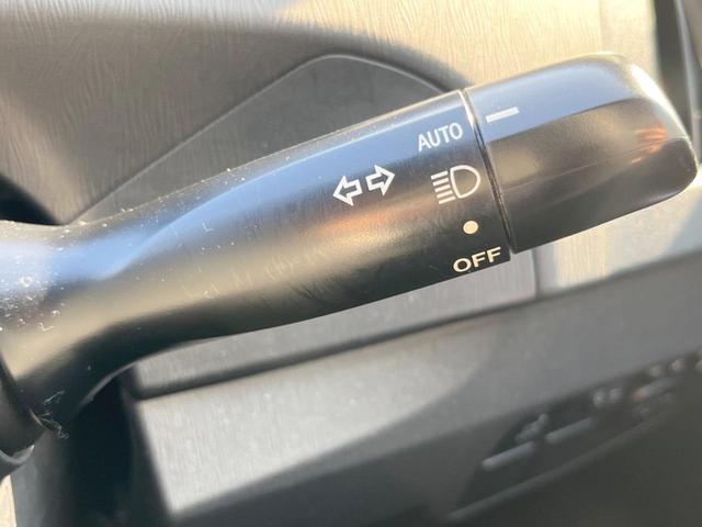 プリウス Ｌ　ＳＤナビ　バックカメラ　スマートキー　純正１５インチアルミ　オートライト　オートエアコン　ＣＤ　ＤＶＤ再生（34枚目）