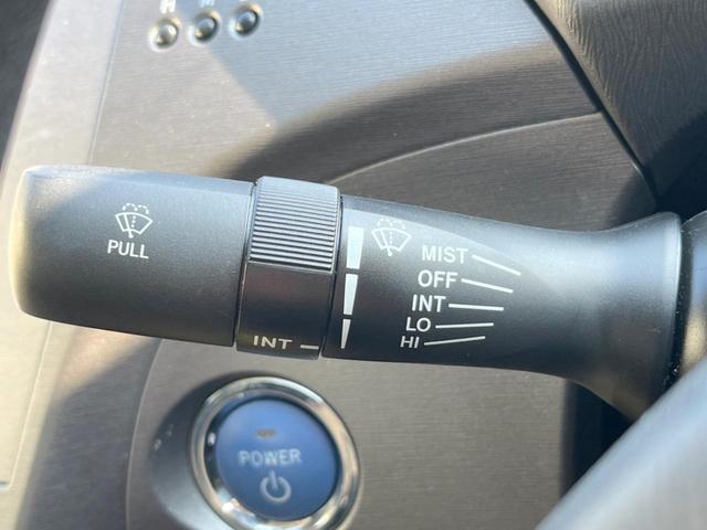 プリウス Ｌ　ＳＤナビ　バックカメラ　スマートキー　純正１５インチアルミ　オートライト　オートエアコン　ＣＤ　ＤＶＤ再生（35枚目）