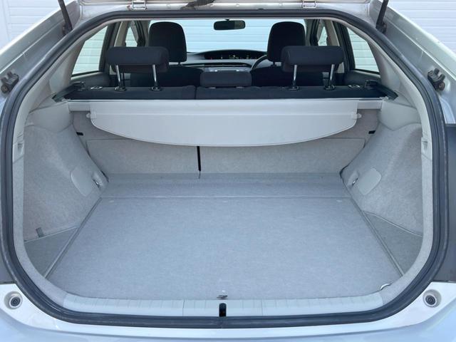 プリウス Ｌ　ＳＤナビ　バックカメラ　スマートキー　純正１５インチアルミ　オートライト　オートエアコン　ＣＤ　ＤＶＤ再生（40枚目）