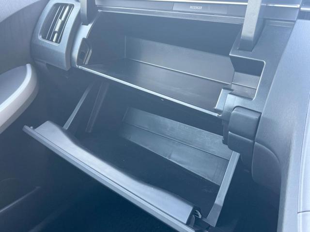 プリウス Ｌ　ＳＤナビ　バックカメラ　スマートキー　純正１５インチアルミ　オートライト　オートエアコン　ＣＤ　ＤＶＤ再生（45枚目）