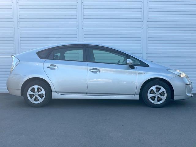 プリウス Ｌ　ＳＤナビ　バックカメラ　スマートキー　純正１５インチアルミ　オートライト　オートエアコン　ＣＤ　ＤＶＤ再生（47枚目）