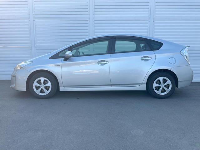 プリウス Ｌ　ＳＤナビ　バックカメラ　スマートキー　純正１５インチアルミ　オートライト　オートエアコン　ＣＤ　ＤＶＤ再生（48枚目）