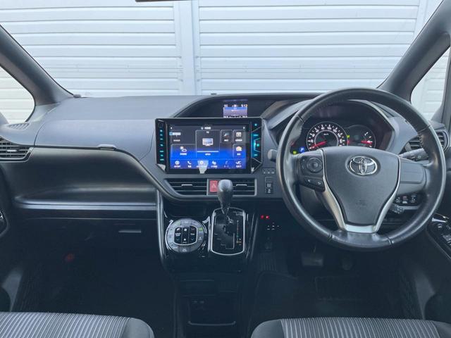 ヴォクシー ＺＳ　両側電動ドア　ＳＤナビ　後席モニター　バックカメラ　衝突被害軽減システム　スマートキー　ＬＥＤヘッド　ＥＴＣ　クルコン　純正１６インチアルミ　オートハイビーム　オートライト　デュアルエアコン（2枚目）