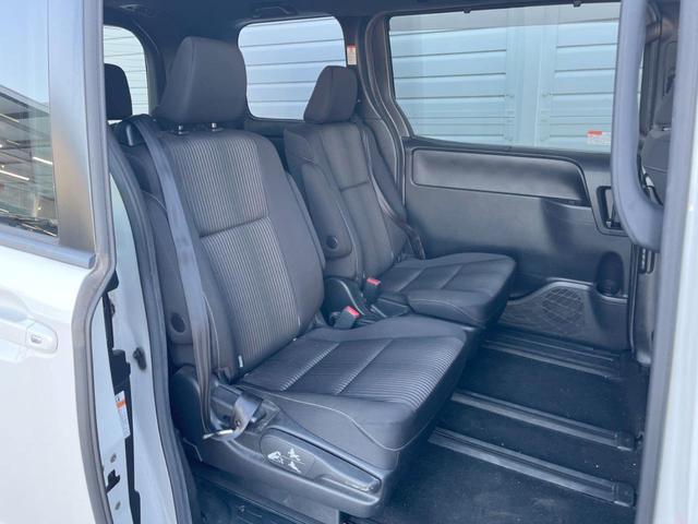 ヴォクシー ＺＳ　両側電動ドア　ＳＤナビ　後席モニター　バックカメラ　衝突被害軽減システム　スマートキー　ＬＥＤヘッド　ＥＴＣ　クルコン　純正１６インチアルミ　オートハイビーム　オートライト　デュアルエアコン（9枚目）