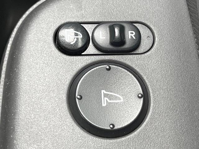 �y�d���i�[�~���[�z�T�C�h�~���[�͓d���i�[���ƂȂ��Ă���A�������ԏ�ł��L�Y�������X�N��}�����܂��B