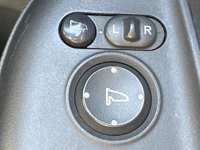 フィットハイブリッド Fパッケージ 純正SDナビ バックカメラ スマートキー ETC オートエアコン Bluetooth CD DVD再生 地デジ 電動格納ミラー(6枚目)