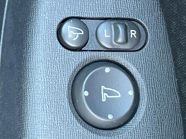 �y�d���i�[�~���[�z�T�C�h�~���[�͓d���i�[���ƂȂ��Ă���A�������ԏ�ł��L�Y�������X�N��}�����܂��B