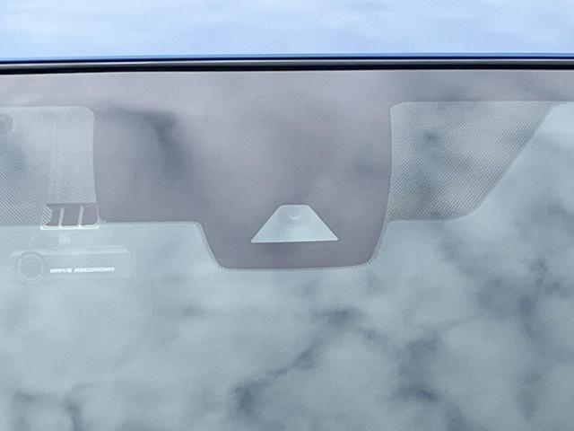 エクストレイル ２０Ｘ　７人乗り　純正ＳＤナビ　後席モニター　バックカメラ　電動リアゲート　レザー調シート　ドラレコ　スマートキー　ＬＥＤヘッド　ビルトインＥＴＣ　純正１８インチアルミ　オートライト　オートエアコン（3枚目）