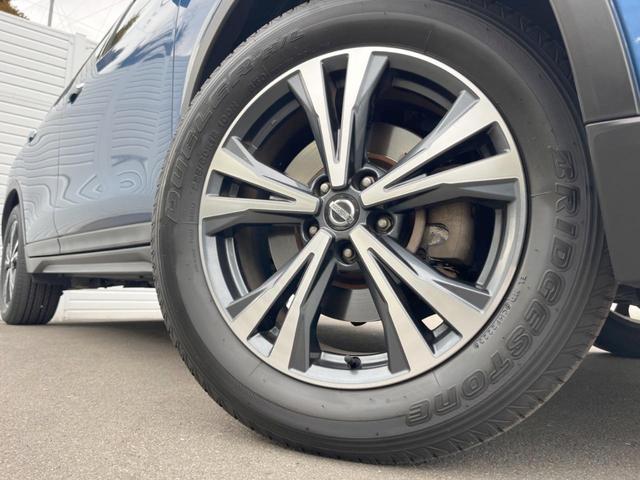 エクストレイル ２０Ｘ　７人乗り　純正ＳＤナビ　後席モニター　バックカメラ　電動リアゲート　レザー調シート　ドラレコ　スマートキー　ＬＥＤヘッド　ビルトインＥＴＣ　純正１８インチアルミ　オートライト　オートエアコン（14枚目）