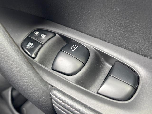 エクストレイル ２０Ｘ　７人乗り　純正ＳＤナビ　後席モニター　バックカメラ　電動リアゲート　レザー調シート　ドラレコ　スマートキー　ＬＥＤヘッド　ビルトインＥＴＣ　純正１８インチアルミ　オートライト　オートエアコン（40枚目）