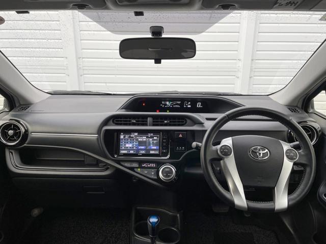 アクア Ｘ－アーバン　ＳＤナビ　バックカメラ　ハーフレザーシート　スマートキー　ＬＥＤヘッド　ビルトインＥＴＣ　純正１６インチアルミ　オートライト　オートエアコン　Ｂｌｕｅｔｏｏｔｈ　ＣＤ　ＤＶＤ再生　フルセグ（2枚目）