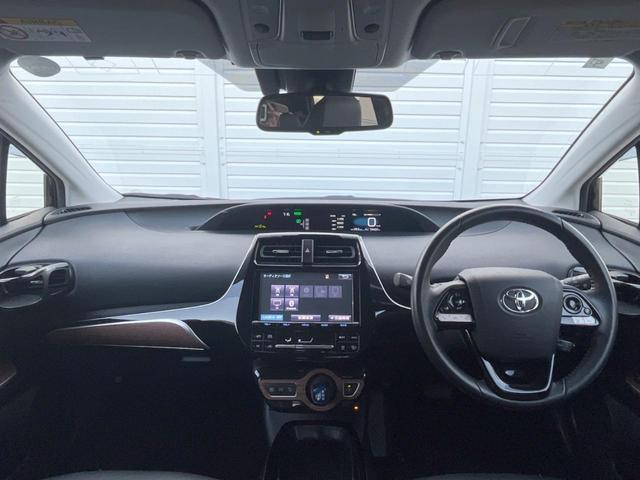 プリウス Ａツーリングセレクション　バックカメラ　衝突被害軽減システム　レーダークルーズ　ハーフレザーシート　シートヒーター　スマートキー　ＬＥＤヘッド　ビルトインＥＴＣ　純正１７インチアルミ　オートライト　オートエアコン（2枚目）