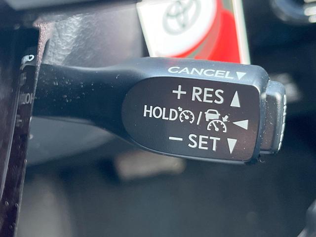 プリウス Ａツーリングセレクション　バックカメラ　衝突被害軽減システム　レーダークルーズ　ハーフレザーシート　シートヒーター　スマートキー　ＬＥＤヘッド　ビルトインＥＴＣ　純正１７インチアルミ　オートライト　オートエアコン（5枚目）