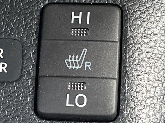 プリウス Ａツーリングセレクション　バックカメラ　衝突被害軽減システム　レーダークルーズ　ハーフレザーシート　シートヒーター　スマートキー　ＬＥＤヘッド　ビルトインＥＴＣ　純正１７インチアルミ　オートライト　オートエアコン（6枚目）