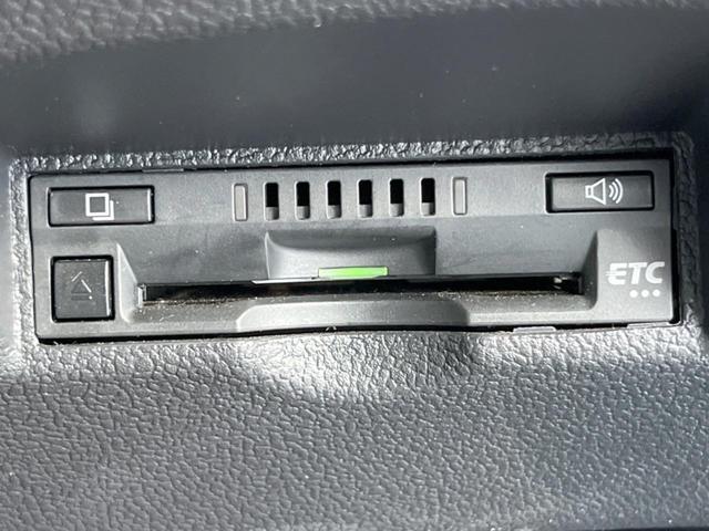 プリウス Ａツーリングセレクション　バックカメラ　衝突被害軽減システム　レーダークルーズ　ハーフレザーシート　シートヒーター　スマートキー　ＬＥＤヘッド　ビルトインＥＴＣ　純正１７インチアルミ　オートライト　オートエアコン（7枚目）