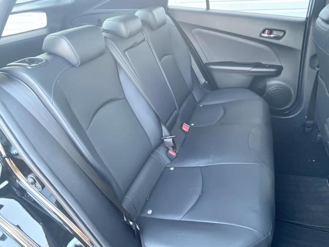 プリウス Ａツーリングセレクション　バックカメラ　衝突被害軽減システム　レーダークルーズ　ハーフレザーシート　シートヒーター　スマートキー　ＬＥＤヘッド　ビルトインＥＴＣ　純正１７インチアルミ　オートライト　オートエアコン（9枚目）