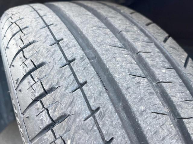 プリウス Ａツーリングセレクション　バックカメラ　衝突被害軽減システム　レーダークルーズ　ハーフレザーシート　シートヒーター　スマートキー　ＬＥＤヘッド　ビルトインＥＴＣ　純正１７インチアルミ　オートライト　オートエアコン（23枚目）