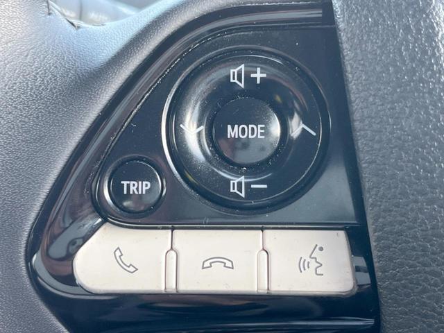 プリウス Ａツーリングセレクション　バックカメラ　衝突被害軽減システム　レーダークルーズ　ハーフレザーシート　シートヒーター　スマートキー　ＬＥＤヘッド　ビルトインＥＴＣ　純正１７インチアルミ　オートライト　オートエアコン（42枚目）