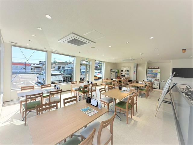 プリウス Ａツーリングセレクション　バックカメラ　衝突被害軽減システム　レーダークルーズ　ハーフレザーシート　シートヒーター　スマートキー　ＬＥＤヘッド　ビルトインＥＴＣ　純正１７インチアルミ　オートライト　オートエアコン（77枚目）