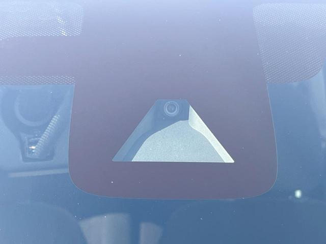 �y�G�}�[�W�F���V�[�u���[�L�z���s���ɑO���̎ԗ�����F�����A�Փ˂������Ȏ��͌x��ƃu���[�L�ŏՓˉ���Ɣ�Q�y�����A�V�X�g�B�����S�Ƀh���C�u�����y���݂��������܂��B