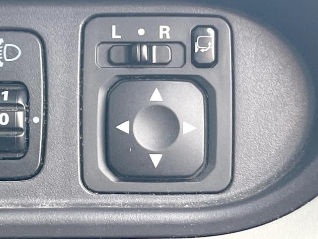 �y�d���i�[�~���[�z�T�C�h�~���[�͓d���i�[���ƂȂ��Ă���A�������ԏ�ł��L�Y�������X�N��}�����܂��B