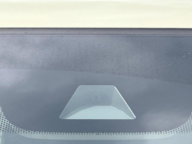 �y�z���_�Z���V���O�z���s���ɑO���̎ԗ�����F�����A�Փ˂������Ȏ��͌x��ƃu���[�L�ŏՓˉ���Ɣ�Q�y�����A�V�X�g�B�����S�Ƀh���C�u�����y���݂��������܂��B