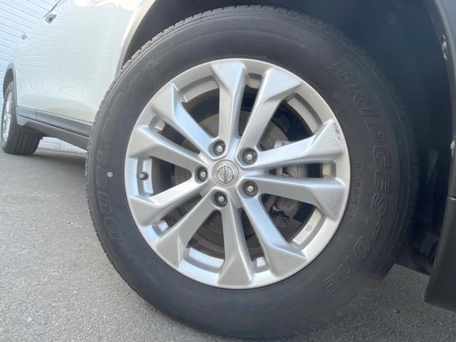 エクストレイル ２０Ｘｔ　エマージェンシーブレーキパッケージ　４ＷＤ　ＳＤナビ　全周囲カメラ　電動リアゲート　ハーフレザーシート　スマートキー　ＬＥＤヘッド　ビルトインＥＴＣ　クルコン　オートライト　デュアルエアコン　Ｂｌｕｅｔｏｏｔｈ　ＣＤ　ＤＶＤ再生（12枚目）