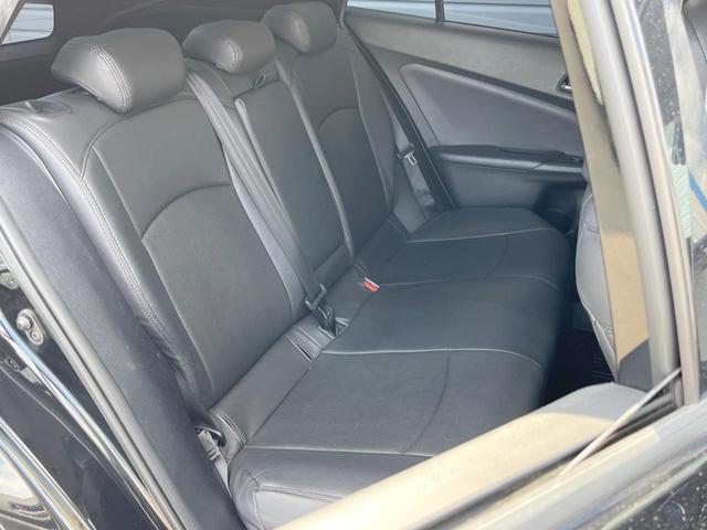 プリウス Ｓセーフティプラス　サンルーフ　フルエアロ　純正ＳＤナビ　バックカメラ　レーダークルーズ　禁煙車　レザー調シート　コーナーセンサー　スマートキー　ＬＥＤヘッド　ビルトインＥＴＣ　車線逸脱警報　オートライト　オートエアコン（9枚目）