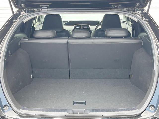 プリウス Ｓセーフティプラス　サンルーフ　フルエアロ　純正ＳＤナビ　バックカメラ　レーダークルーズ　禁煙車　レザー調シート　コーナーセンサー　スマートキー　ＬＥＤヘッド　ビルトインＥＴＣ　車線逸脱警報　オートライト　オートエアコン（10枚目）