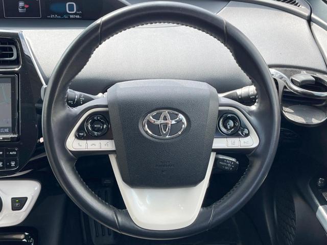 プリウス Ｓセーフティプラス　サンルーフ　フルエアロ　純正ＳＤナビ　バックカメラ　レーダークルーズ　禁煙車　レザー調シート　コーナーセンサー　スマートキー　ＬＥＤヘッド　ビルトインＥＴＣ　車線逸脱警報　オートライト　オートエアコン（11枚目）