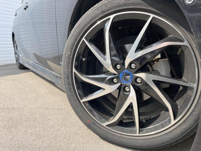 プリウス Ｓセーフティプラス　サンルーフ　フルエアロ　純正ＳＤナビ　バックカメラ　レーダークルーズ　禁煙車　レザー調シート　コーナーセンサー　スマートキー　ＬＥＤヘッド　ビルトインＥＴＣ　車線逸脱警報　オートライト　オートエアコン（13枚目）