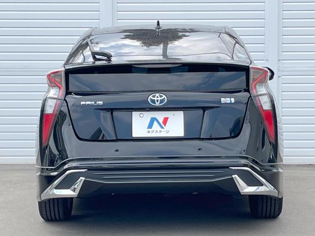 プリウス Ｓセーフティプラス　サンルーフ　フルエアロ　純正ＳＤナビ　バックカメラ　レーダークルーズ　禁煙車　レザー調シート　コーナーセンサー　スマートキー　ＬＥＤヘッド　ビルトインＥＴＣ　車線逸脱警報　オートライト　オートエアコン（15枚目）