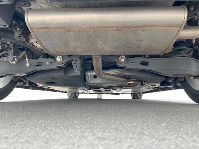 プリウス Ｓセーフティプラス　サンルーフ　フルエアロ　純正ＳＤナビ　バックカメラ　レーダークルーズ　禁煙車　レザー調シート　コーナーセンサー　スマートキー　ＬＥＤヘッド　ビルトインＥＴＣ　車線逸脱警報　オートライト　オートエアコン（19枚目）