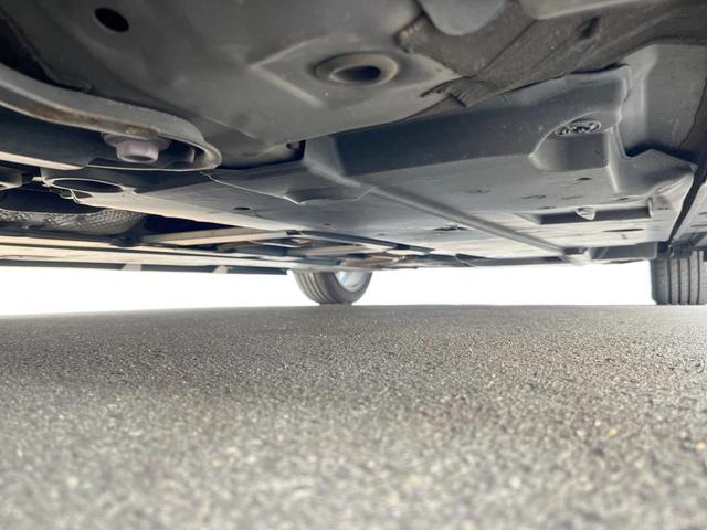 プリウス Ｓセーフティプラス　サンルーフ　フルエアロ　純正ＳＤナビ　バックカメラ　レーダークルーズ　禁煙車　レザー調シート　コーナーセンサー　スマートキー　ＬＥＤヘッド　ビルトインＥＴＣ　車線逸脱警報　オートライト　オートエアコン（21枚目）