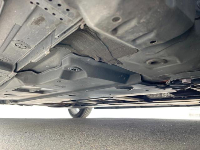 プリウス Ｓセーフティプラス　サンルーフ　フルエアロ　純正ＳＤナビ　バックカメラ　レーダークルーズ　禁煙車　レザー調シート　コーナーセンサー　スマートキー　ＬＥＤヘッド　ビルトインＥＴＣ　車線逸脱警報　オートライト　オートエアコン（22枚目）