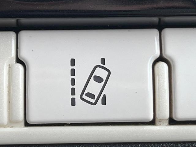 プリウス Ｓセーフティプラス　サンルーフ　フルエアロ　純正ＳＤナビ　バックカメラ　レーダークルーズ　禁煙車　レザー調シート　コーナーセンサー　スマートキー　ＬＥＤヘッド　ビルトインＥＴＣ　車線逸脱警報　オートライト　オートエアコン（29枚目）