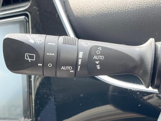 プリウス Ｓセーフティプラス　サンルーフ　フルエアロ　純正ＳＤナビ　バックカメラ　レーダークルーズ　禁煙車　レザー調シート　コーナーセンサー　スマートキー　ＬＥＤヘッド　ビルトインＥＴＣ　車線逸脱警報　オートライト　オートエアコン（44枚目）