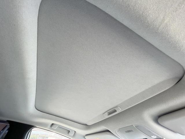 プリウス Ｓセーフティプラス　サンルーフ　フルエアロ　純正ＳＤナビ　バックカメラ　レーダークルーズ　禁煙車　レザー調シート　コーナーセンサー　スマートキー　ＬＥＤヘッド　ビルトインＥＴＣ　車線逸脱警報　オートライト　オートエアコン（46枚目）