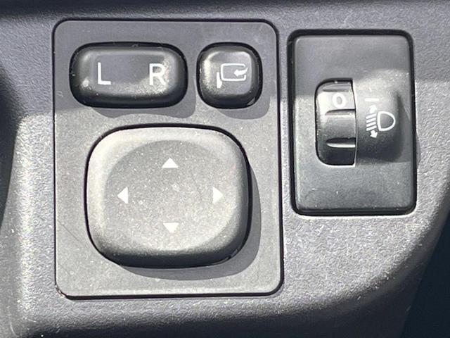 アクア Ｓ　純正ＳＤナビ　バックカメラ　禁煙車　ビルトインＥＴＣ　純正１５インチスチールキャップ　オートエアコン　Ｂｌｕｅｔｏｏｔｈ　ＣＤ／ＤＶＤ再生　フルセグ（6枚目）