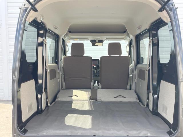 ���i�̂���������ʋ΁A���}���ɏ\���ȉ׎��X�y�[�X���m�ۂ��Ă���܂��B�Z�J���h�V�[�g��|���ƁA�傫�ȉו��̐ύڂ��\�ł���