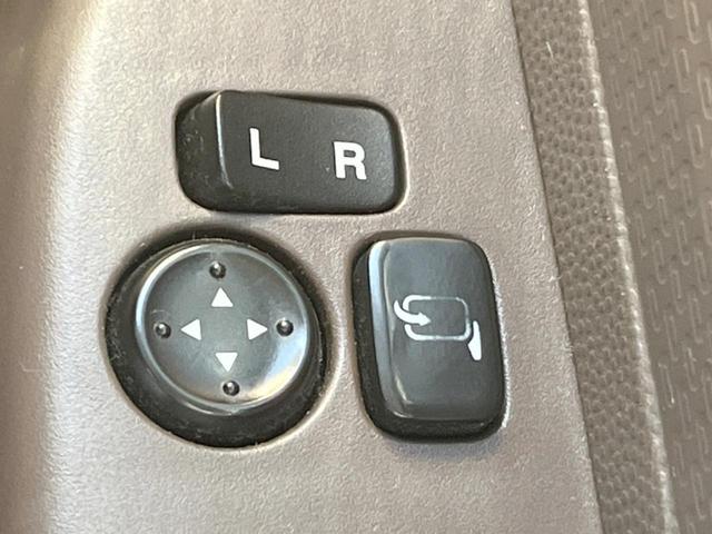 �y�d���i�[�~���[�z�T�C�h�~���[�͓d���i�[���ƂȂ��Ă���A�������ԏ�ł��L�Y�������X�N��}�����܂��B