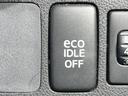【アイドリングストップ】赤信号や渋滞で停車した際にエンジンを停止し、無駄な燃料の消費を抑えます。燃費向上や環境保護につなげる機能♪エンジンはブレーキを離せば再始動します。