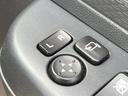 【電動格納ミラー】サイドミラーは電動格納式となっており、狭い駐車場でもキズがつくリスクを抑えられます。